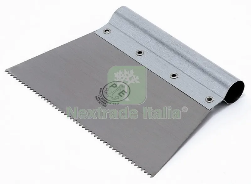 6PZ SPATOLA DENTATA DENTE PICCOLI CM.20 ART. 542 — Spatole e attrezzi per stesura — rif. FERX.13164 6PZ SPATOLA DENTATA DENTE PICCOLI CM.20 ART. 542 — Spatole e attrezzi per stesura — rif. FERX.13164