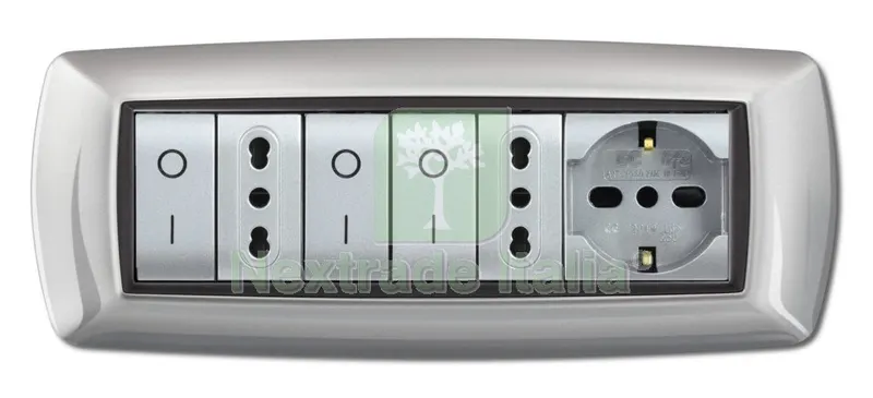 Placca Life MOD. Living Plastica Alluminio Chiaro 7 Posti — Interruttori e prese — rif. FERX.41579 Placca Life MOD. Living Plastica Alluminio Chiaro 7 Posti — Interruttori e prese — rif. FERX.41579