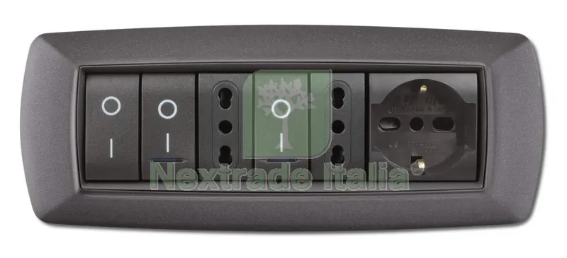 PLACCA LIFE MOD. LIVING VULCANIZZATO GRIGIO CHIARO 7 POSTI — Interruttori e prese — rif. FERX.41585 PLACCA LIFE MOD. LIVING VULCANIZZATO GRIGIO CHIARO 7 POSTI — Interruttori e prese — rif. FERX.41585