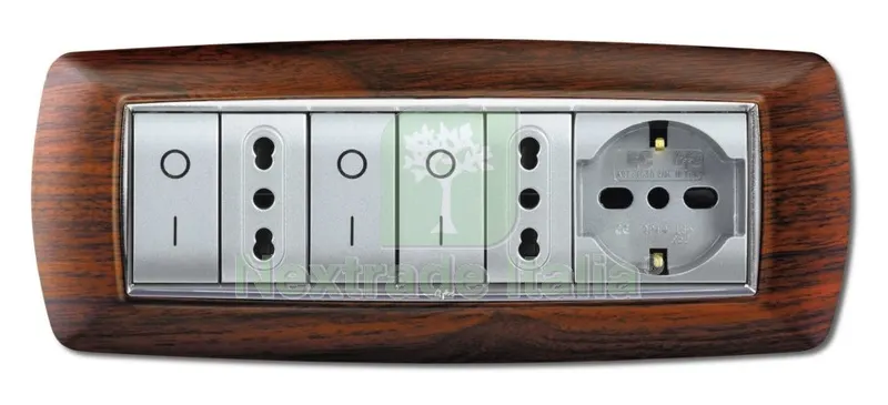 PLACCA LIFE MOD. LIVING PLASTICA LEGNO SCURO 7 POSTI — Interruttori e prese — rif. FERX.41591
