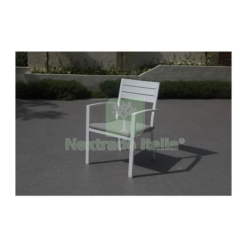POLTRONA IN ALLUMINIO BIANCO C/CUSCINO — Arredo — rif. FERX.503146 POLTRONA IN ALLUMINIO BIANCO C/CUSCINO — Arredo — rif. FERX.503146
