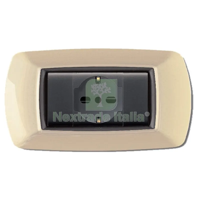 PLACCA LIFE MOD. LIVING PLASTICA AVORIO 4 POSTI — Interruttori e prese — rif. FERX.53016 PLACCA LIFE MOD. LIVING PLASTICA AVORIO 4 POSTI — Interruttori e prese — rif. FERX.53016