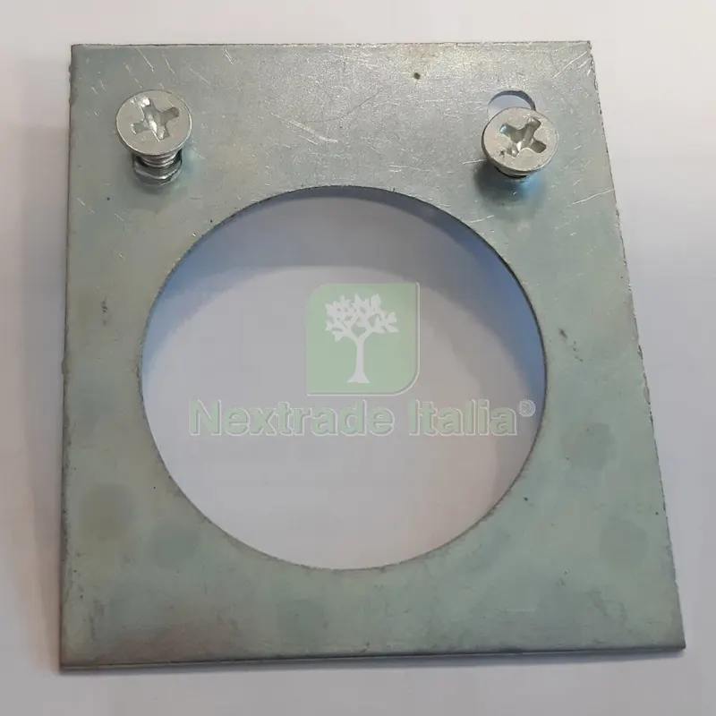PIASTRINA CON VITI X FORNELLONE GAS 40X40 — Piastre e angolari — rif. FERX.602695 PIASTRINA CON VITI X FORNELLONE GAS 40X40 — Piastre e angolari — rif. FERX.602695