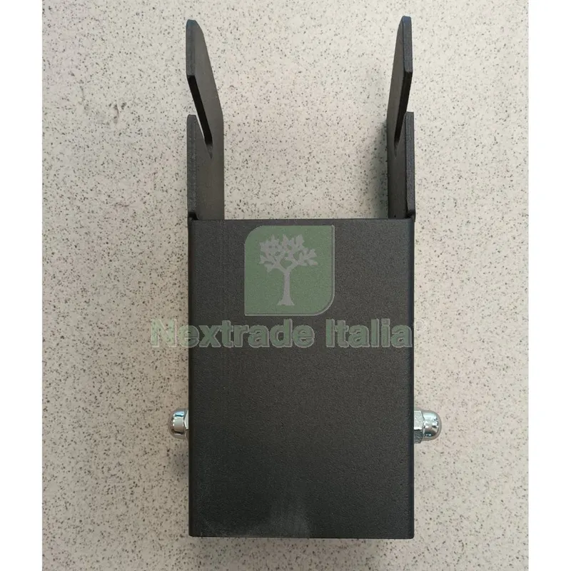 Supporto Superiore Ombrellone Decorato Palo Alluminio Nero 93X93 3X4 CM — Tempo libero outdoor — rif. FERX.603371 Supporto Superiore Ombrellone Decorato Palo Alluminio Nero 93X93 3X4 CM — Tempo libero outdoor — rif. FERX.603371