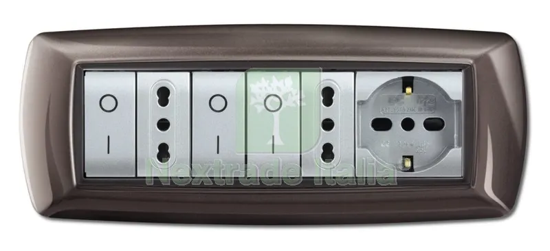 PLACCA LIFE MOD. LIVING PLASTICA ,COLORE IN ALLUMINIO NOTTE 7 POSTI — Interruttori e prese — rif. FERX.6518 PLACCA LIFE MOD. LIVING PLASTICA ,COLORE IN ALLUMINIO NOTTE 7 POSTI — Interruttori e prese — rif. FERX.6518