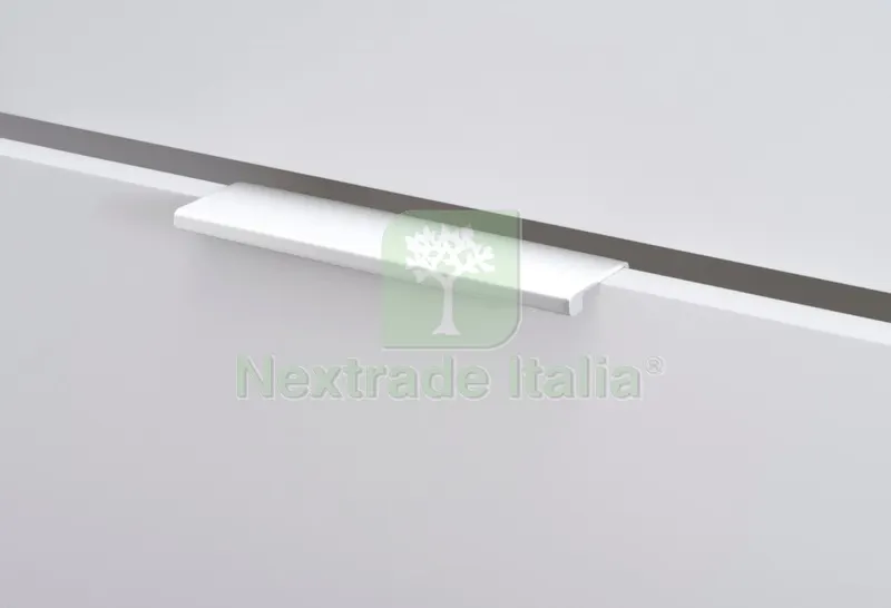 Maniglia a Profilo in Alluminio Colore Bianco MM 200 — Maniglie e pomelli — rif. FERX.8125