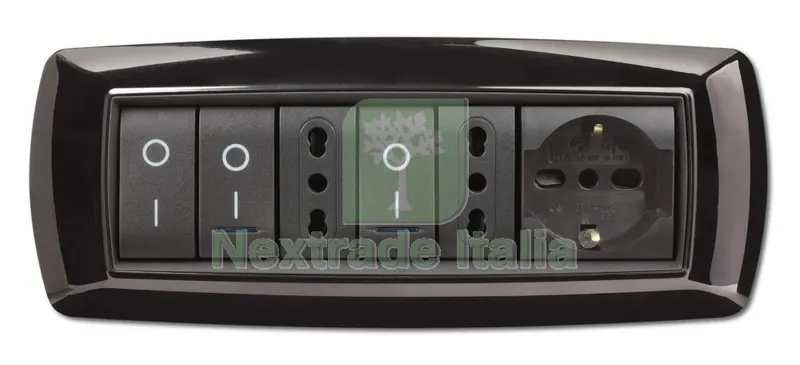 PLACCA LIFE MOD. LIVING PLASTICA NERO 7 POSTI — Interruttori e prese — rif. FERX.8833