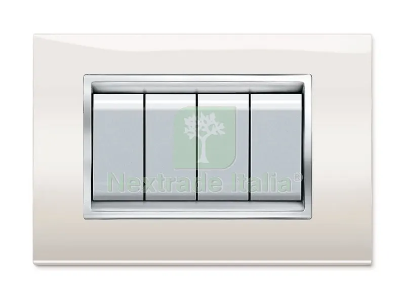 Placca Prestige Plastica Bianca 4P — Interruttori e prese — rif. FERX.92228 Placca Prestige Plastica Bianca 4P — Interruttori e prese — rif. FERX.92228