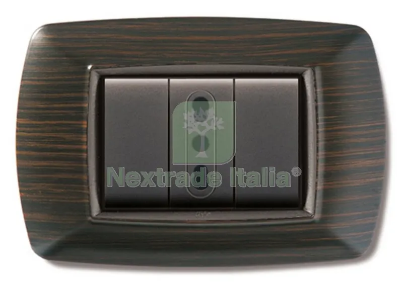PLACCA LIFE MOD. LIVING PLASTICA WENGE' 4 POSTI — Interruttori e prese — rif. FERX.93697 PLACCA LIFE MOD. LIVING PLASTICA WENGE' 4 POSTI — Interruttori e prese — rif. FERX.93697