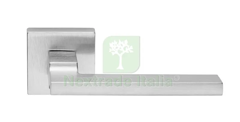 MANIGLIA 'INNOVA' CON ROSETTA CROMO SAT — Maniglie e pomelli — rif. FERX.93747 MANIGLIA 'INNOVA' CON ROSETTA CROMO SAT — Maniglie e pomelli — rif. FERX.93747