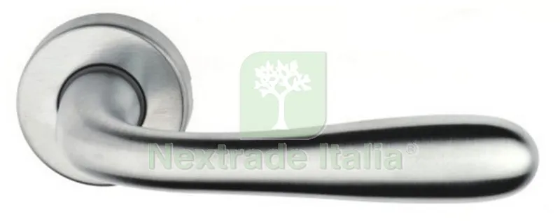4PZ MEZZA MANIGLIA 'GOCCIA' CROMO SATINATO CON ROSETTA TONDA DESTRA — Maniglie e pomelli — rif. FERX.94956 4PZ MEZZA MANIGLIA 'GOCCIA' CROMO SATINATO CON ROSETTA TONDA DESTRA — Maniglie e pomelli — rif. FERX.94956
