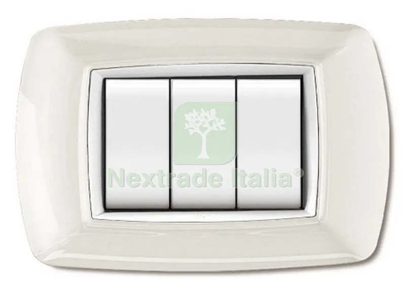 10PZ PLACCA LIFE MODELLO LIVING PLASTICA BIANCA 3 POSTI CORNICE BIANCA — Interruttori e prese — rif. FERX.98401 10PZ PLACCA LIFE MODELLO LIVING PLASTICA BIANCA 3 POSTI CORNICE BIANCA — Interruttori e prese — rif. FERX.98401