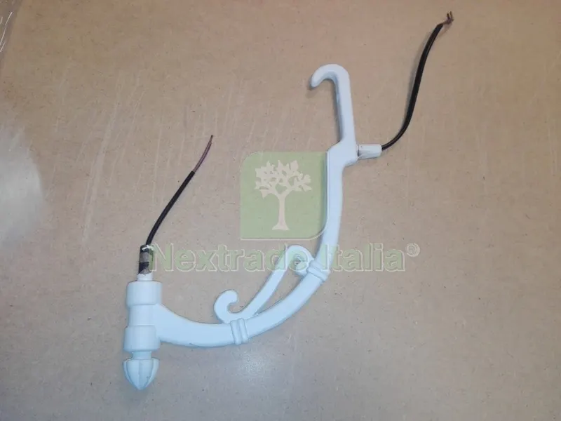 LAMPIONE NEW YORK BIANCO (BRACCIO DESTRA-SINISTRA) — Illuminazione — rif. FERX.601868 LAMPIONE NEW YORK BIANCO (BRACCIO DESTRA-SINISTRA) — Illuminazione — rif. FERX.601868