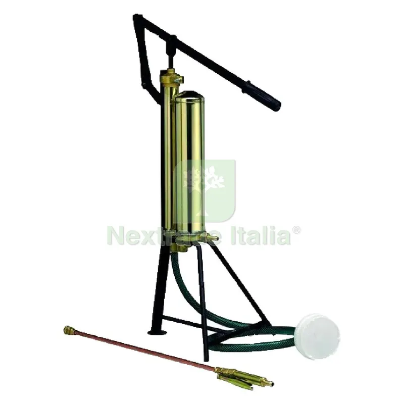 POMPA AUTORIEMPIENTE A LEVA 'LOIRA' con cavalletto ferro verniciato — Accessori bagno — rif. FERX.6039670NLM POMPA AUTORIEMPIENTE A LEVA 'LOIRA' con cavalletto ferro verniciato — Accessori bagno — rif. FERX.6039670NLM