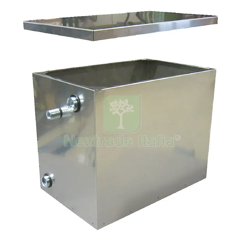 VASO DI ESPANSIONE IN ACCIAIO INOX Lt. 30 - cm. 41 x 26 x h.31 — Vasi e fioriere — rif. FERX.2065924NLM VASO DI ESPANSIONE IN ACCIAIO INOX Lt. 30 - cm. 41 x 26 x h.31 — Vasi e fioriere — rif. FERX.2065924NLM