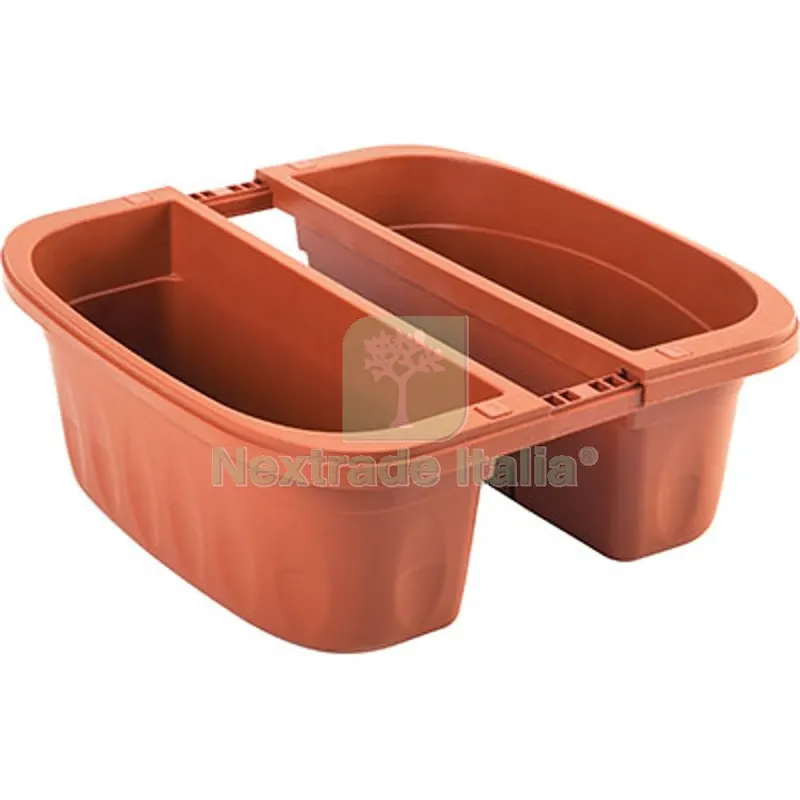 Fioriera Doppia Klunia Bama PP Terracotta CM 40X19,8 H.CM 18,5 CM 40x19,8x18,5 — Vasi e fioriere — rif. FERX.VIR6200110 Fioriera Doppia Klunia Bama PP Terracotta CM 40X19,8 H.CM 18,5 CM 40x19,8x18,5 — Vasi e fioriere — rif. FERX.VIR6200110