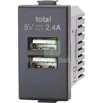 2PZ Presa USB ABM Nero 2 Prese USB Volt 5 a 2.4 Colore Nero — Interruttori e prese — rif. FERX.VIR7409322 2PZ Presa USB ABM Nero 2 Prese USB Volt 5 a 2.4 Colore Nero — Interruttori e prese — rif. FERX.VIR7409322
