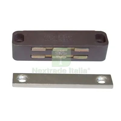 12PZ Cricchetto Magnetico Sportelli UC20 Varec MM 74 H.MM 22 KG 14 + Incontro Marrone Colore Marrone KG 12 — Cinghie e tiranti a cricchetto — rif. FERX.VIR7956822 12PZ Cricchetto Magnetico Sportelli UC20 Varec MM 74 H.MM 22 KG 14 + Incontro Marrone Colore Marrone KG 12 — Cinghie e tiranti a cricchetto — rif. FERX.VIR7956822