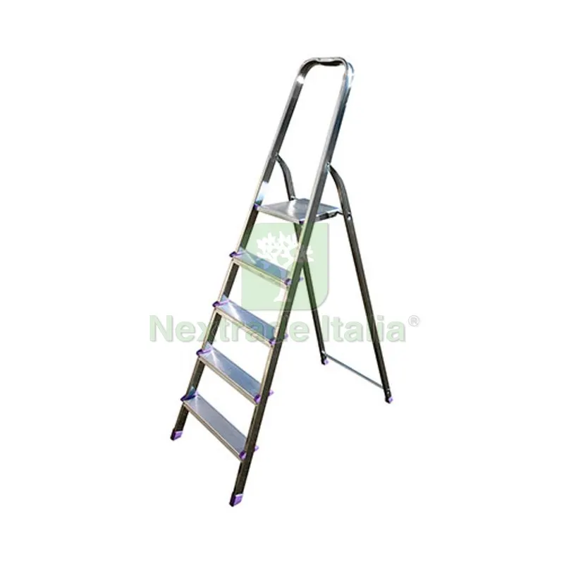 Scala Domestica in Alluminio Teti 4 gradini - H. al piano 0,88 m — Casalinghi e organizzazione — rif. FERX.DIA600-G139-114 Scala Domestica in Alluminio Teti 4 gradini - H. al piano 0,88 m — Casalinghi e organizzazione — rif. FERX.DIA600-G139-114