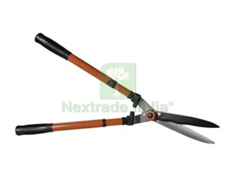 FORBICE TAGLIASIEPI CON LAME ONDULATE E MANICI TELESCOPICI - lunghezza totale estesa cm.85 — Attrezzi da giardino a motore — rif. FERX.FER101288 FORBICE TAGLIASIEPI CON LAME ONDULATE E MANICI TELESCOPICI - lunghezza totale estesa cm.85 — Attrezzi da giardino a motore — rif. FERX.FER101288