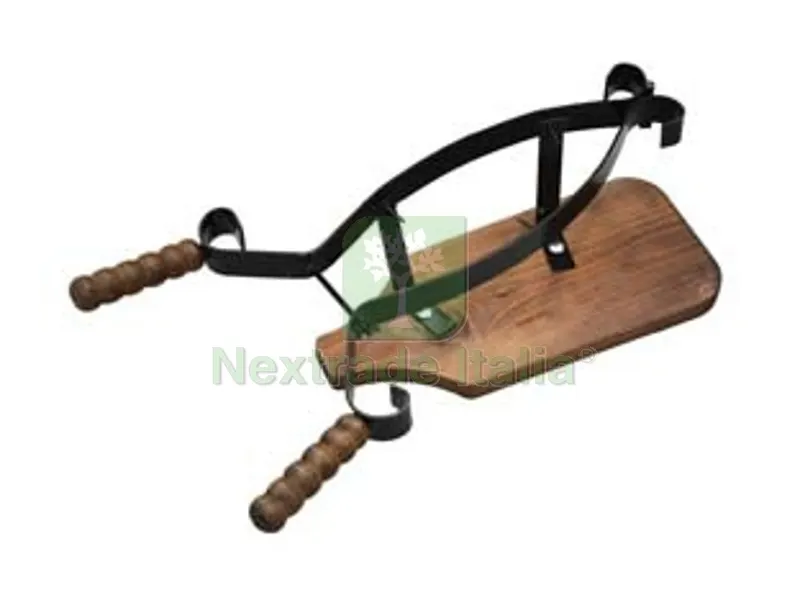 PORTA PROSCIUTTO A CERNIERA IN FERRO CON BASE IN LEGNO - cm.19x62x17h. — Cerniere e cardini — rif. FERX.FER65894 PORTA PROSCIUTTO A CERNIERA IN FERRO CON BASE IN LEGNO - cm.19x62x17h. — Cerniere e cardini — rif. FERX.FER65894