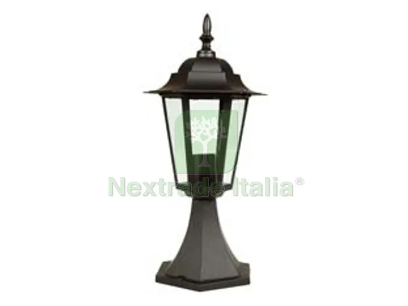Lanterna con Supporto da Appoggio Modello Berlino - 60w IP44 mm.192X192x375h. colore nero — Illuminazione — rif. FERX.FER102483 Lanterna con Supporto da Appoggio Modello Berlino - 60w IP44 mm.192X192x375h. colore nero — Illuminazione — rif. FERX.FER102483