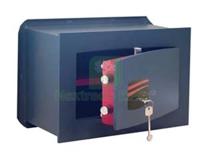 Cassaforte a Muro con Chiave Doppia Mappa 1800 mm.360x195x230h. Kg.14,5 (1802) 2 catenacci — Casseforti — rif. FERX.FER124690 Cassaforte a Muro con Chiave Doppia Mappa 1800 mm.360x195x230h. Kg.14,5 (1802) 2 catenacci — Casseforti — rif. FERX.FER124690
