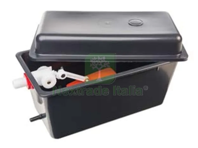 Serbatoio Automatico per Alimenti a Caduta per Abbeveratoio - lt.10 di portata cm.36x19x23h. — Mangimi e alimentazione — rif. FERX.FER146036 Serbatoio Automatico per Alimenti a Caduta per Abbeveratoio - lt.10 di portata cm.36x19x23h. — Mangimi e alimentazione — rif. FERX.FER146036