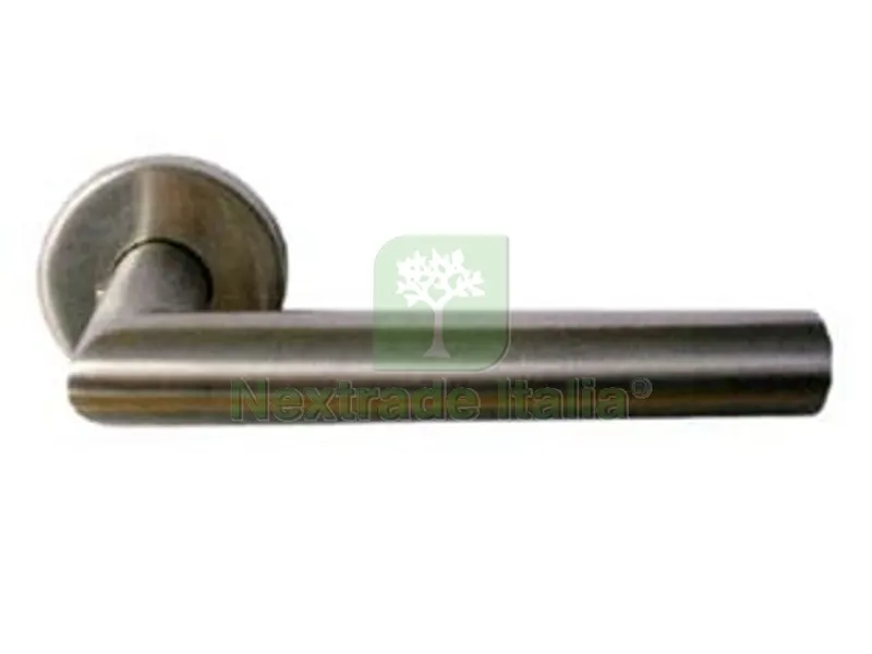 Mezza Maniglia Tubolare Dritta con Rosetta in Acciaio Inox Satinato — Maniglie e pomelli — rif. FERX.FER151467 Mezza Maniglia Tubolare Dritta con Rosetta in Acciaio Inox Satinato — Maniglie e pomelli — rif. FERX.FER151467