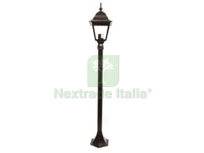 Lampioncino su Palo Modello NEW York - 100w IP44 cm.120h. colore nero — Illuminazione — rif. FERX.FER234337 Lampioncino su Palo Modello NEW York - 100w IP44 cm.120h. colore nero — Illuminazione — rif. FERX.FER234337