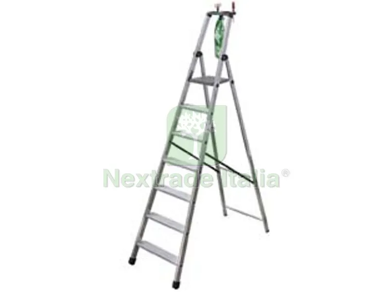Scala in Alluminio Euroscala PIU' su EN131 - 6 gradini cm.53x11,8x212h (136h pedana) kg.7 — Scale e sgabelli — rif. FERX.FER243100 Scala in Alluminio Euroscala PIU' su EN131 - 6 gradini cm.53x11,8x212h (136h pedana) kg.7 — Scale e sgabelli — rif. FERX.FER243100