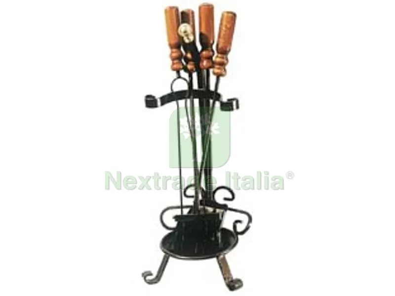 Set 4 Attrezzi Manico Legno per Camino Base Tonda - cm.25x65h. (641) — Stufe e camini — rif. FERX.FER245852 Set 4 Attrezzi Manico Legno per Camino Base Tonda - cm.25x65h. (641) — Stufe e camini — rif. FERX.FER245852