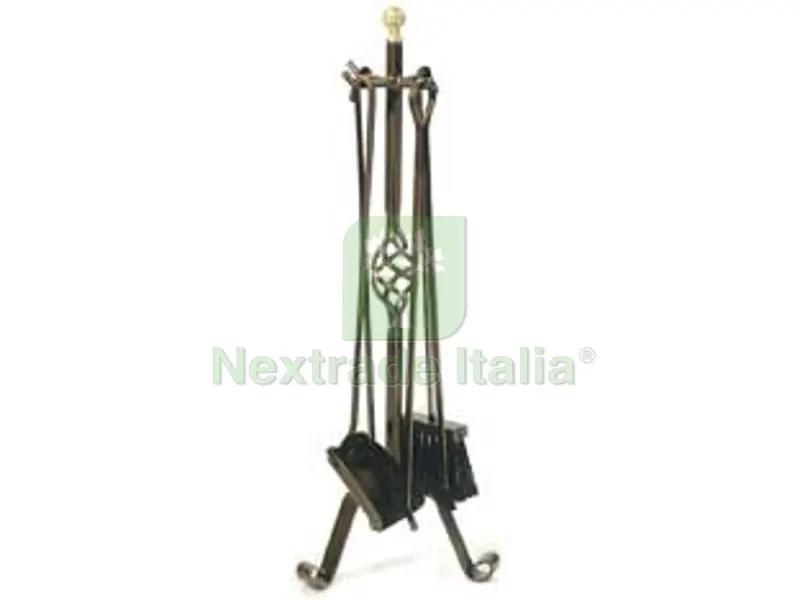 SET 4 ATTREZZI PER CAMINO DECORO PIGNA CON TREPPIEDI - cm.35x70h. — Stufe e camini — rif. FERX.FER245883