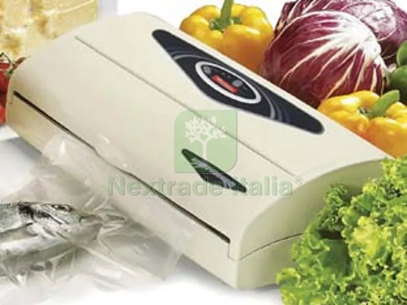 Macchina per Sottovuoto Salvaspesa "emyg" 180W - potenza 180w - cm.38x16,5x11h. - peso kg.2,5 — Casalinghi e organizzazione — rif. FERX.FER281928 Macchina per Sottovuoto Salvaspesa "emyg" 180W - potenza 180w - cm.38x16,5x11h. - peso kg.2,5 — Casalinghi e organizzazione — rif. FERX.FER281928