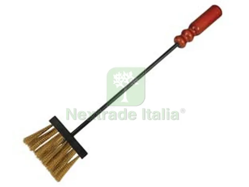 SCOPINO SETOLE OTTONATE PER CAMINO MANICO LEGNO - cm.55h. (738 BIS) — Accessori bagno — rif. FERX.FER292436 SCOPINO SETOLE OTTONATE PER CAMINO MANICO LEGNO - cm.55h. (738 BIS) — Accessori bagno — rif. FERX.FER292436