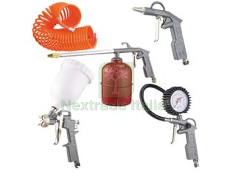 KIT ARIA COMPRESSA 5 PEZZI CON ATTACCHI A BAIONETTA in alluminio composto da: SPRUZZATORE aerografo serbatoio superiore cc.600, lavaggio, soffiaggio, gonfiaggio, tubo spiralato con raccordi a — Spatole e attrezzi per stesura — rif. FERX.FER482172 KIT ARIA COMPRESSA 5 PEZZI CON ATTACCHI A BAIONETTA in alluminio composto da: SPRUZZATORE aerografo serbatoio superiore cc.600, lavaggio, soffiaggio, gonfiaggio, tubo spiralato con raccordi a — Spatole e attrezzi per stesura — rif. FERX.FER482172