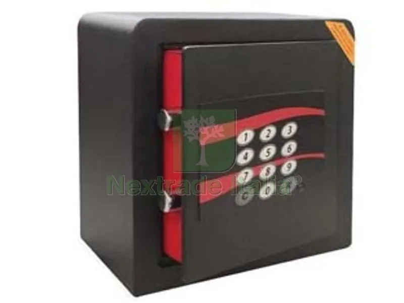 Cassaforte a Mobile con Combinazione Elettronica N655A - mm.221x131x221h. Kg.7,5 (N655A) 2 catenacci — Casseforti — rif. FERX.FER491501 Cassaforte a Mobile con Combinazione Elettronica N655A - mm.221x131x221h. Kg.7,5 (N655A) 2 catenacci — Casseforti — rif. FERX.FER491501