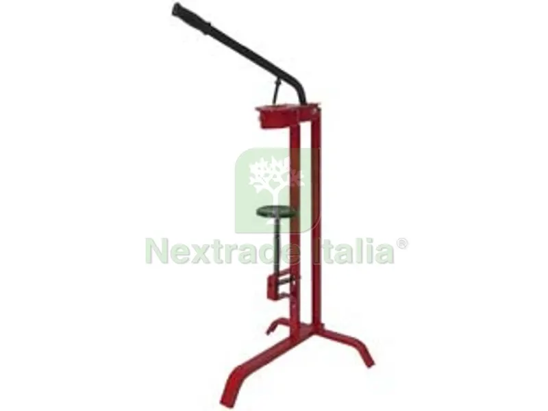 TAPPATRICE PER TAPPI IN SUGHERO CON GANASCE IN OTTONE — Casalinghi e organizzazione — rif. FERX.FER123235 TAPPATRICE PER TAPPI IN SUGHERO CON GANASCE IN OTTONE — Casalinghi e organizzazione — rif. FERX.FER123235