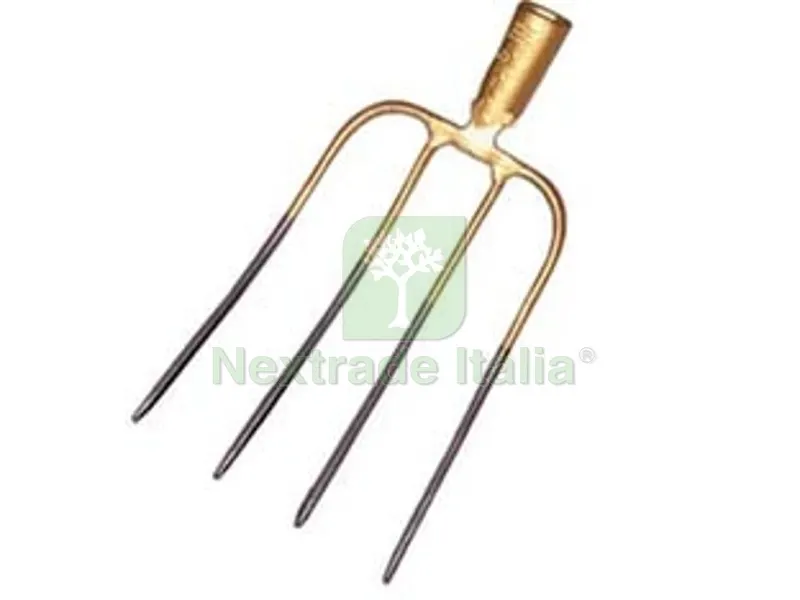 FORCA A 4 DENTI CLASSICA "ORSATTI" — Attrezzi da giardino — rif. FERX.FER282987 FORCA A 4 DENTI CLASSICA "ORSATTI" — Attrezzi da giardino — rif. FERX.FER282987