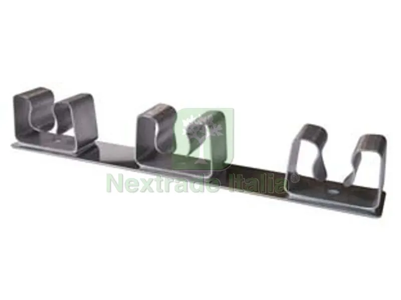 GANCIO APPENDISCOPA 3 POSTI ACCIAIO INOX — Casalinghi e organizzazione — rif. FERX.FER284578 GANCIO APPENDISCOPA 3 POSTI ACCIAIO INOX — Casalinghi e organizzazione — rif. FERX.FER284578