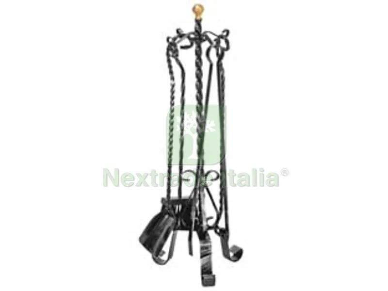SET 4 ATTREZZI TORCIGLIONE CON TREPPIEDI PER CAMINO - cm.70h. — Stufe e camini — rif. FERX.FER408769 SET 4 ATTREZZI TORCIGLIONE CON TREPPIEDI PER CAMINO - cm.70h. — Stufe e camini — rif. FERX.FER408769