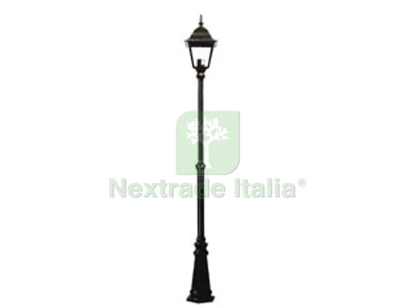 Lampione su Palo Modello NEW York - 100w IP44 cm.210h. colore nero — Illuminazione — rif. FERX.FER234344 Lampione su Palo Modello NEW York - 100w IP44 cm.210h. colore nero — Illuminazione — rif. FERX.FER234344