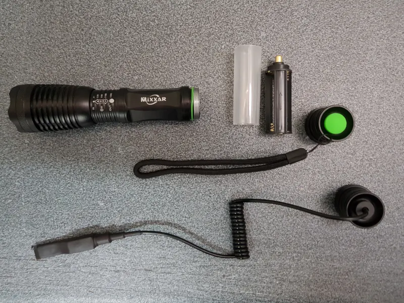 Mixxar Torcia Elettrica con Zoom in / OUT e Cavo Remoto Ideale per il Softair Cree XM-L T6 — rif. FERX.PCP10263 Mixxar Torcia Elettrica con Zoom in / OUT e Cavo Remoto Ideale per il Softair Cree XM-L T6 — rif. FERX.PCP10263