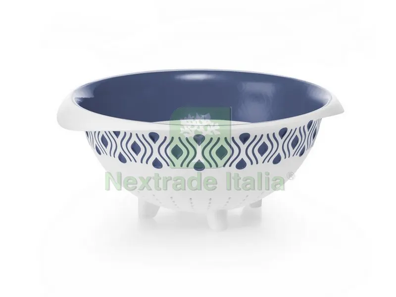 SCOLAPASTA TOSCA Ø cm.28 bianco/blu palace — Casalinghi e organizzazione — rif. FERX.VIT47773 SCOLAPASTA TOSCA Ø cm.28 bianco/blu palace — Casalinghi e organizzazione — rif. FERX.VIT47773