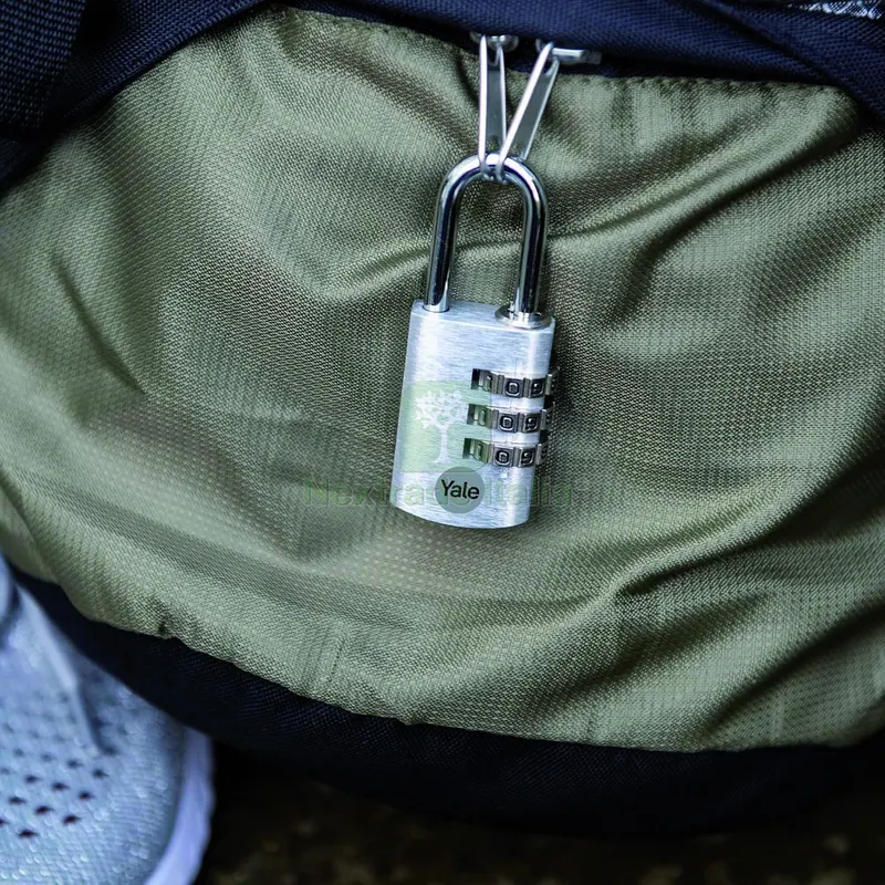 LUCCHETTO DI SICUREZZA CON COMBINAZIONE mm. 28 Corpo alluminio - Arco acciaio Col. Argento — Lucchetti e catene — rif. FERX.VIT58972 — foto 3 LUCCHETTO DI SICUREZZA CON COMBINAZIONE mm. 28 Corpo alluminio - Arco acciaio Col. Argento — Lucchetti e catene — rif. FERX.VIT58972 — foto 3