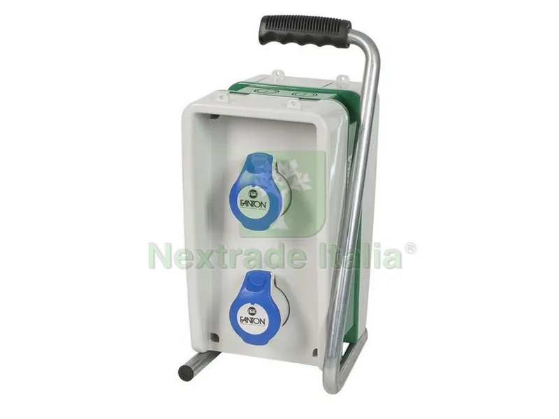 Quadro Elettrico Eolo 3 prese 200-250V IP44 cm. 15,6x18,5x33,8 h — Interruttori e prese — rif. FERX.VIT46619