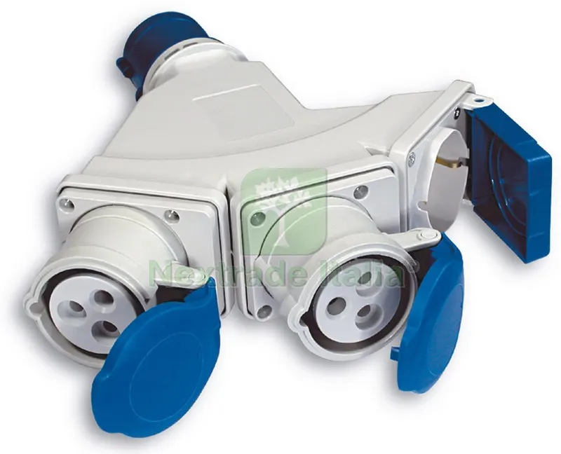 ADATTATORE INDUSTRIALE CEE TRIPLO IP44 2P+T spina/2 prese CEE+schuko — Interruttori e prese — rif. FERX.VIT22748
