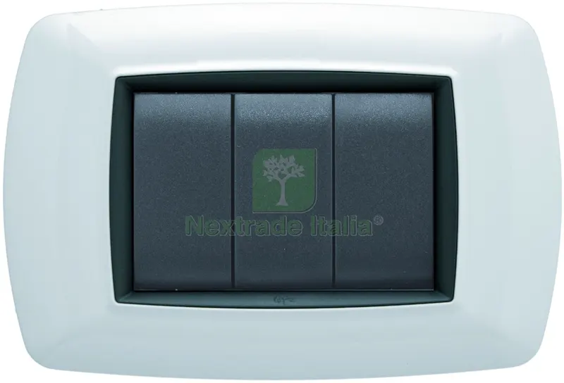PLACCA LIFE col. Bianco 3 posti — Interruttori e prese — rif. FERX.VIT23549 PLACCA LIFE col. Bianco 3 posti — Interruttori e prese — rif. FERX.VIT23549