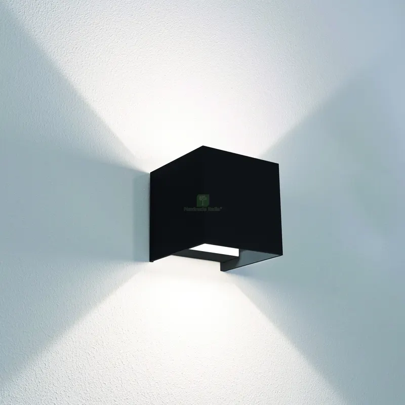 APPLIQUE BIDIREZIONALE QUADRATO A LED UP&DOWN+ 20 W-800 lm-3.000K/4.000K/6500K Col. Nero — Illuminazione — rif. FERX.VIT57102