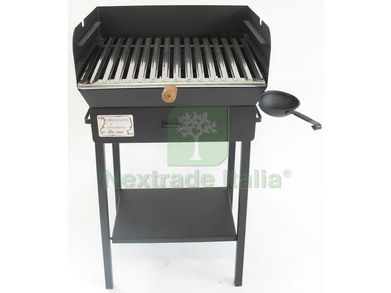 Barbecue in Ferro Battuto Family cm. 50x40x94 h — Tempo libero outdoor — rif. FERX.VIT25492 Barbecue in Ferro Battuto Family cm. 50x40x94 h — Tempo libero outdoor — rif. FERX.VIT25492